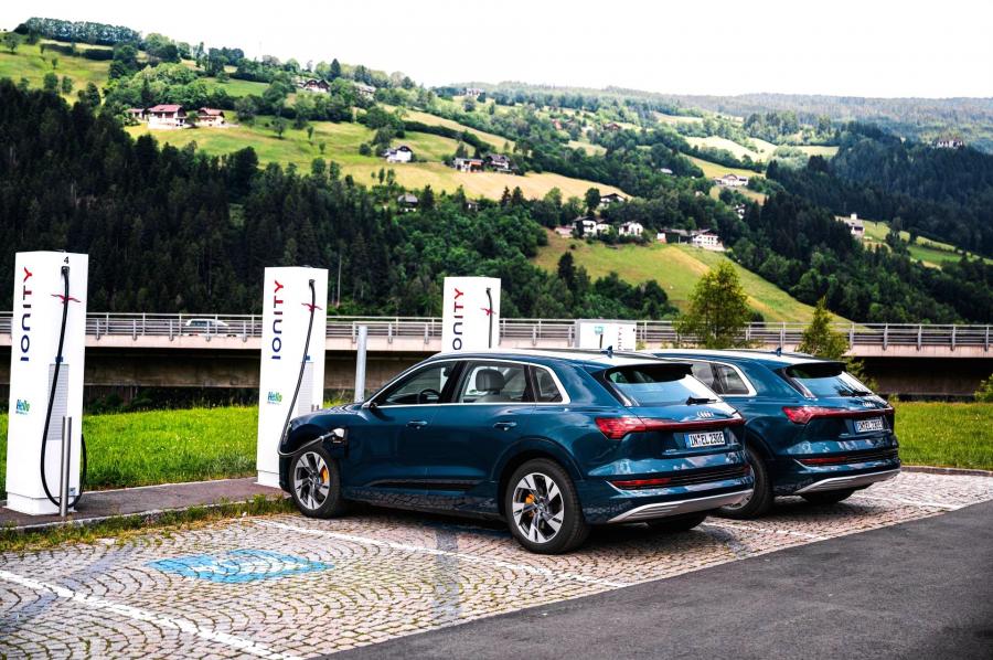  Audi e-tron 55 Quattro 2019 года  (WW) (фото 452 из 452)